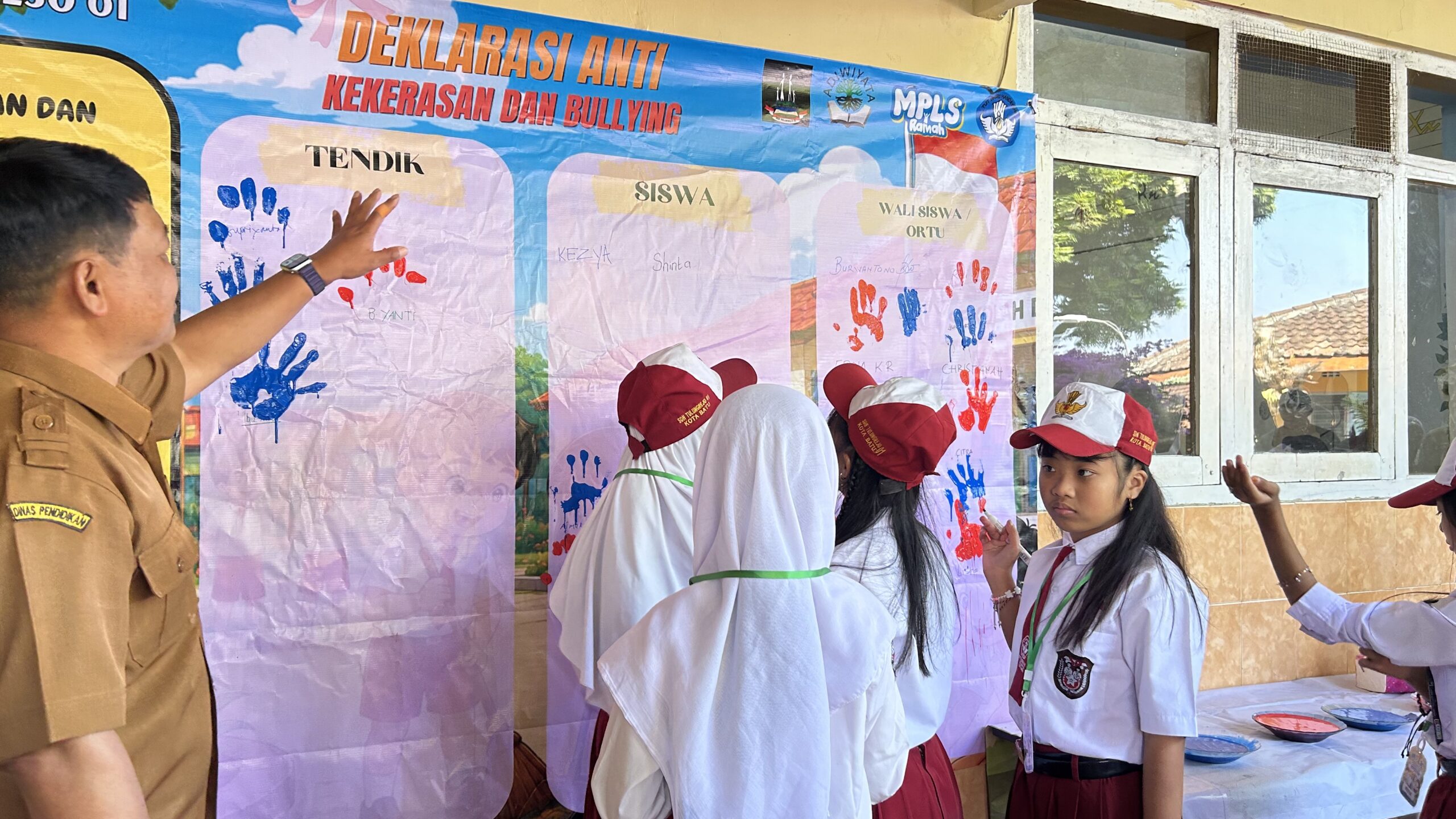 Kegiatan Cerita Ramah Anak Warnai Deklarasi BSAN SDN Tulungrejo 1 Kota Batu untuk Tanamkan Nilai Saling Menghargai pada Siswa-Siswi